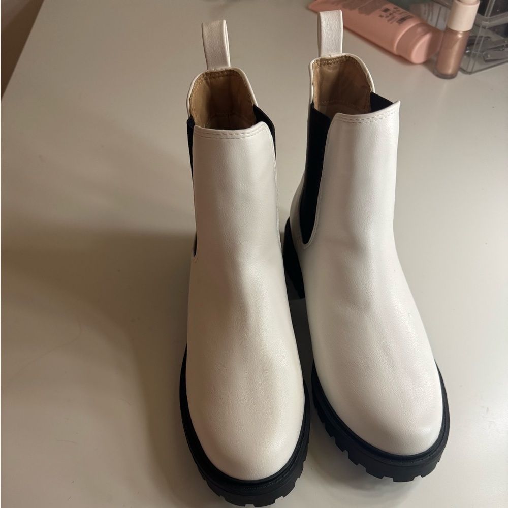 white boots size 6